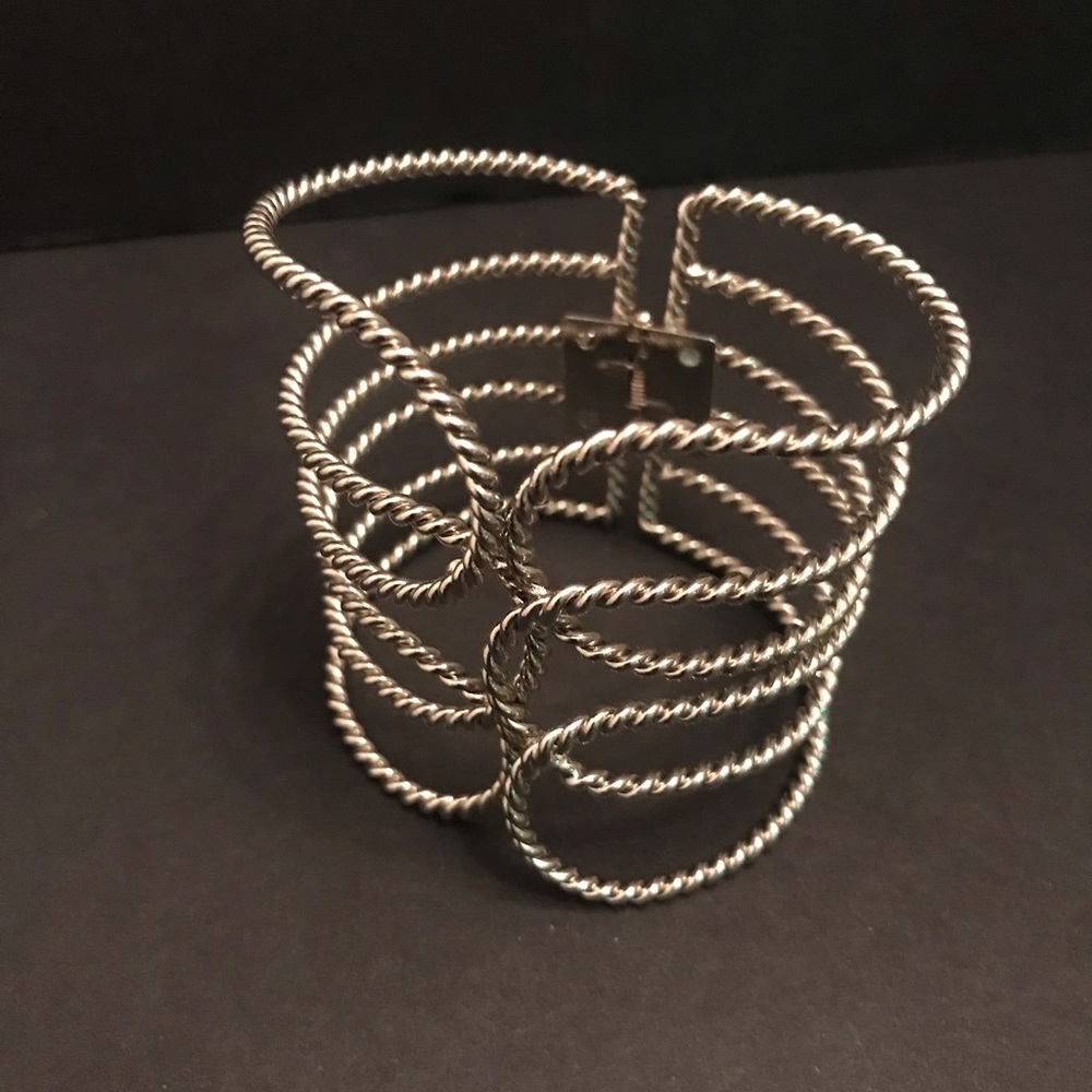 Wire Bracelet (Free With Purchase)